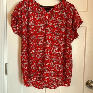 Banana Republic flower top size large